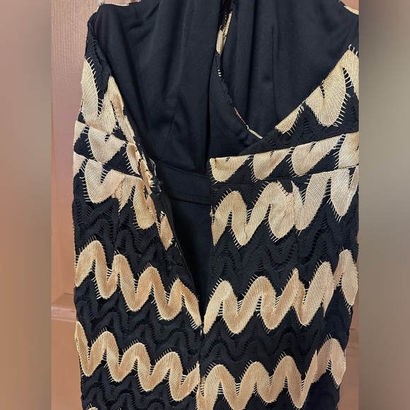 True decadence black gold chevron halter jumpsuit size 10 flare bottom - Picture 6 of 7